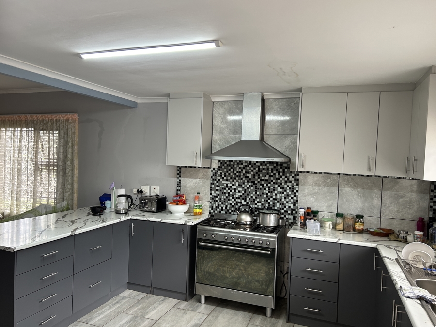 4 Bedroom Property for Sale in Kingston Western Cape